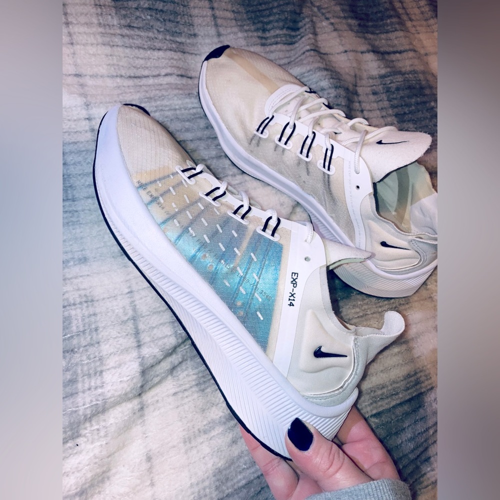 •• S O L D ••